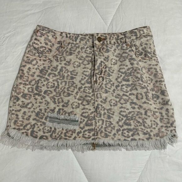 Style Rack Leopard Print Mini Skirt - Gray and Cream - Picture 1 of 6